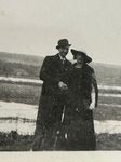 Ancienne photo en noir et blanc d'un couple